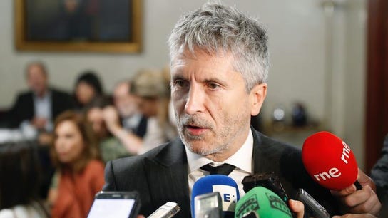 Fernando Grande-Marlaska atiende a los medios de comunicación.